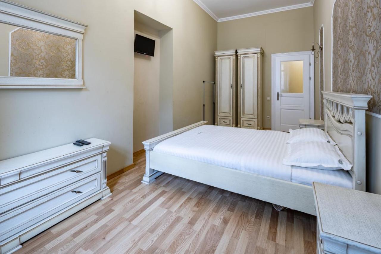 Romari Сербська 9 Appartement Lviv Buitenkant foto