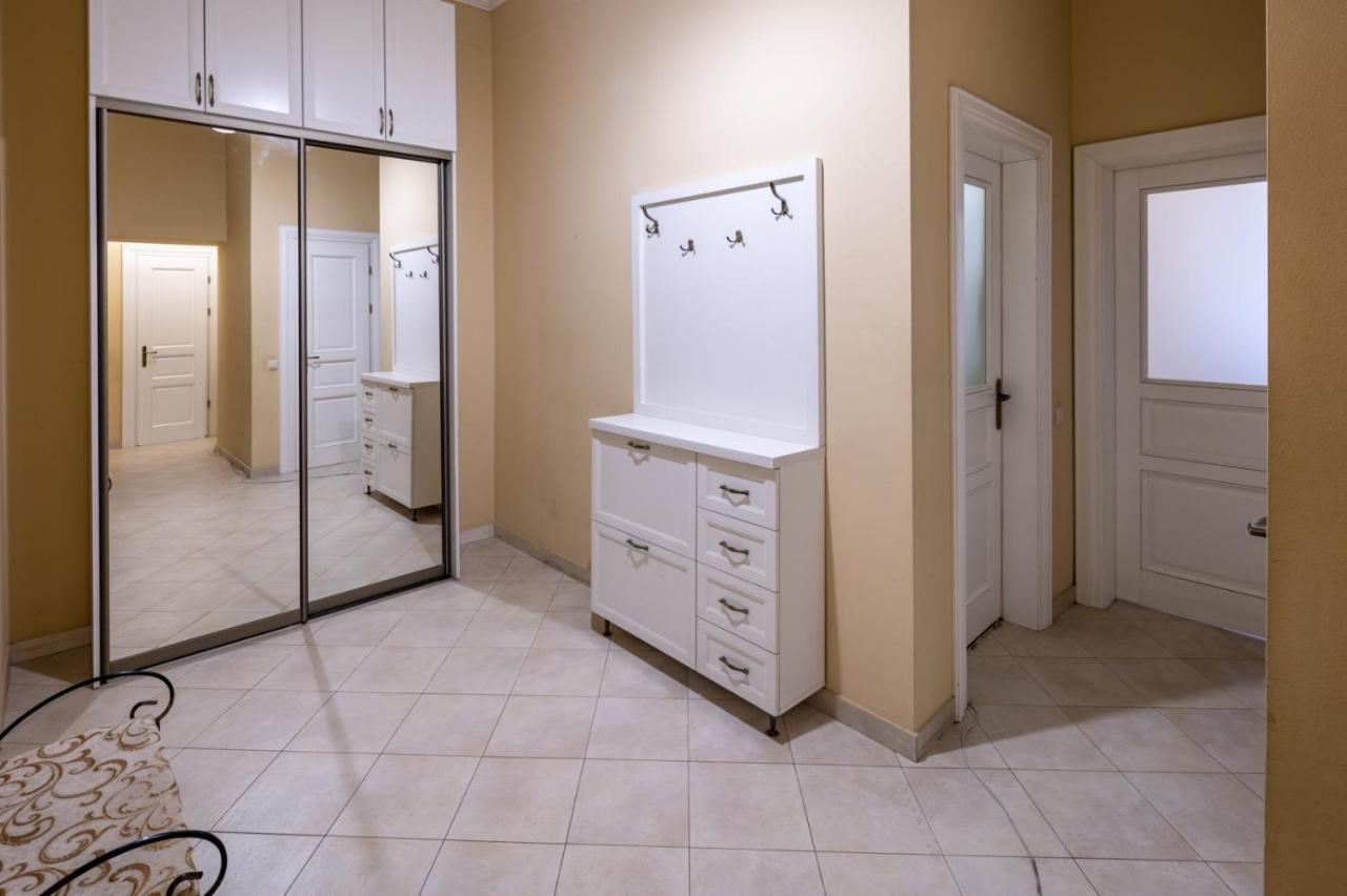 Romari Сербська 9 Appartement Lviv Buitenkant foto